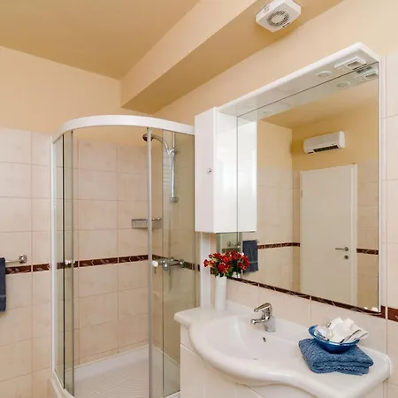 Apartment 2 Bedroom With Balcony