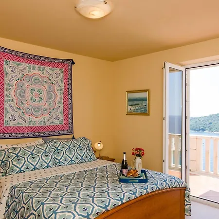 Apartment 2 Bedroom With Balcony *