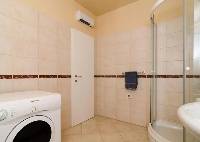 Apartments Bonavista شقة *